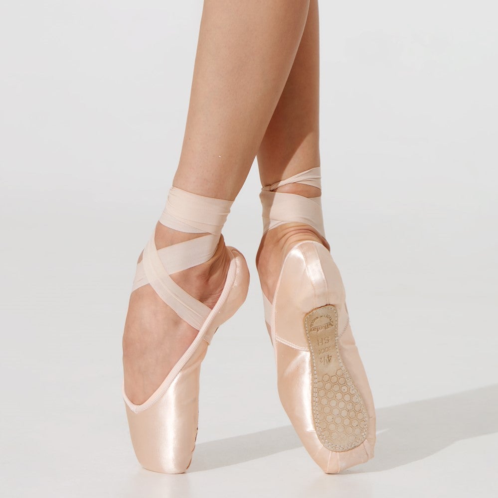 En pointe sale dance supplies